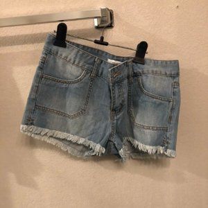 3/$30 (NWT)BLUE ASPHALT Frayed Hem Jean shorts